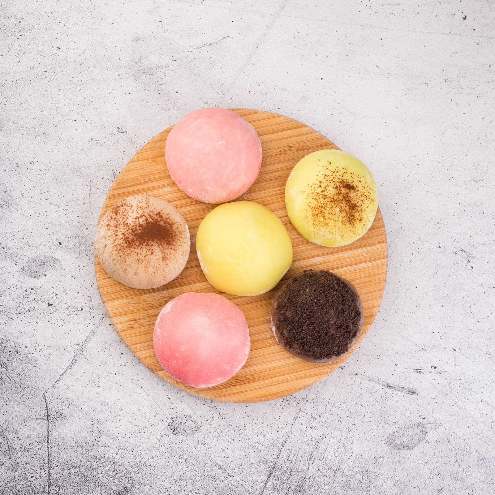 Моти разных вкусов на бамбуковой подложке